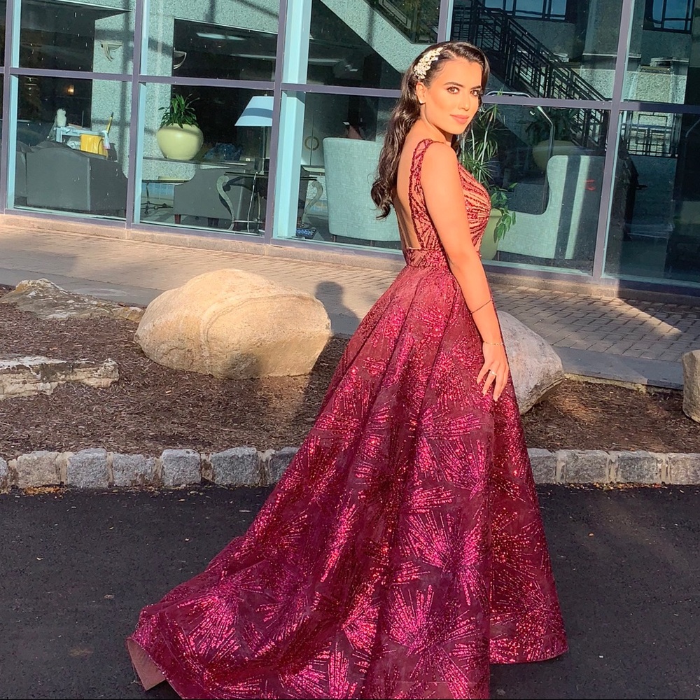 Burgundy red gown perfect for prom and weddings